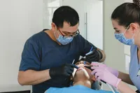 Resultados de tratamiento estético dental en consultorio de Piedras Negras